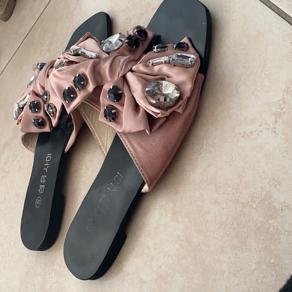 pink bowed-slides with jewels! - Picture 3 of 3